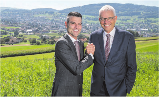 Nach 32 Jahren Generalagent und insgesamt fast 42 Jahren im Dienste der Mobiliar: Andreas Huber, der langjährige Leiter der Mobiliarversicherung, übergibt die Generalagentur Reinach auf den 1.1.2020 seinem Nachfolger Javier Conde. (Bild:Mobiliar)