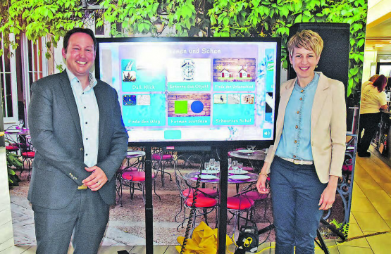 Lüfteten das Therapiegeheimnis im Suhrental Alterszentrum: Kevin Rohner und Monika Burgherr. (Bild: aw.)