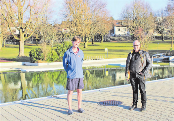 Max Strohbach, Betriebsleiter Badi-Menziken und Gemeinderat Hans Heinrich Leuzinger freuen sich auf eine hoffentlich gelingende Freibadsaison.