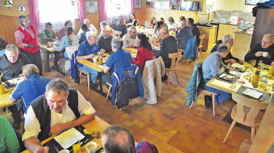 43 Gäste feierten mit dem Loipenverein Leutwil bei einem Sonntagsbrunch das 25-jährige Vereinsbestehen.