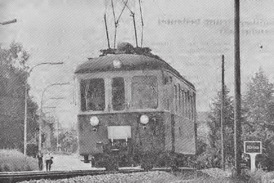 Auf der eigentrassierten Teilstrecke Teufenthal-Unterkulm ist 1973 das Geleise vollständig erneuert worden. Danach verkehrten die Züge mit einer Geschwindigkeit von bis zu 80 Stundenkilometern. (Bild: WB-Archiv.)