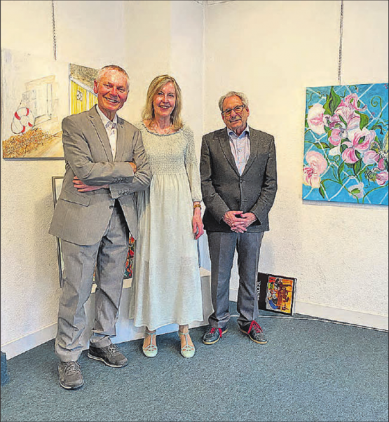 Am Gontenschwiler Kulturtreffen dabei waren (v.l.): der ehemalige Regierungsrat Silvio Bircher, die Aarauer Künstlerin Béatrice Bircher und derWynentaler Schriftsteller Karl Gautschi. (Bild zVg.)