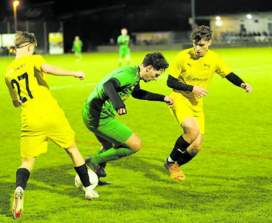 Die Kölliker Nummer 27 trifft in der 27. Minute: Dinis Bagnibov luchst Freund und Feind den Ball ab und sorgt gegen den FC Gontenschwil für klare Verhältnisse auf dem Neumättli. (Bild: Roland Jaus)