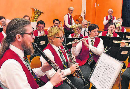 Für die musikalische Umrahmung des Neujahrsapéros war die Musikgesellschaft Seon besorgt. (Bilder: hg.)