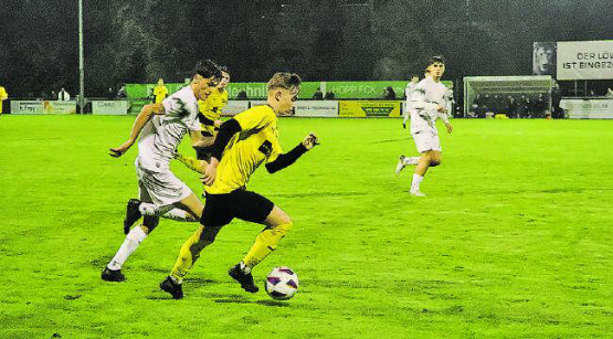 Dem FC Kölliken (in Gelb) ist der Rückrundenauftakt misslungen. (Bild: WB-Archiv)