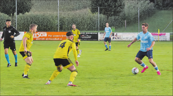 Matteo Pitzalis tanzt seine Gegner aus. Gegen Gränichen blieb der Gontenschwiler Flügel jedoch ohne Torerfolg.
