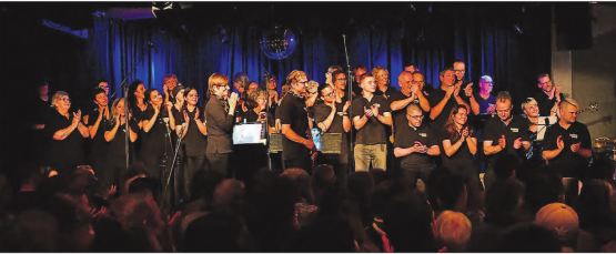 Sorgte für grosse Begeisterung: Der insiemeChor bei seinem Auftritt in Seon. (Bild: zVg.)