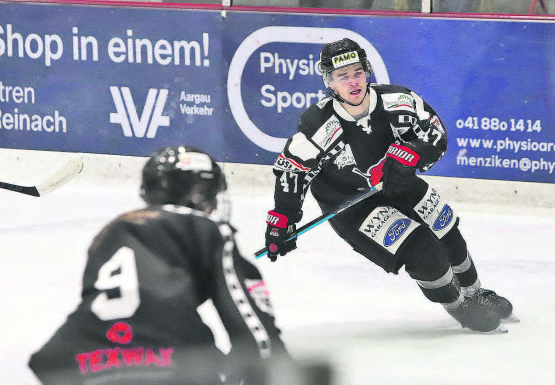 Die zweite Linie der Red Lions erwies sich als sehr effizient. Mit einem Tor und einem Assist steuerte auch Toni Eugster seinen Teil zum Erfolg bei. (Bild: rc.)
