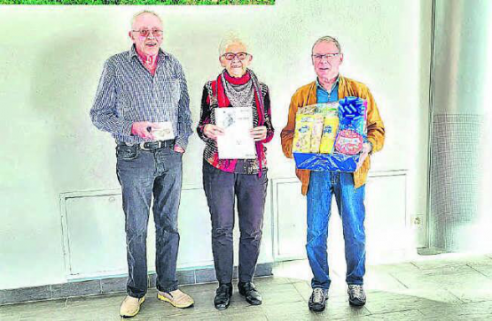 Vor dem Nachtessen wurden die besten Jasser ausgezeichnet: Werner Schweizer, Emmi Rodel und Richard Wullschleger. (von links) (Bild: zVg.)