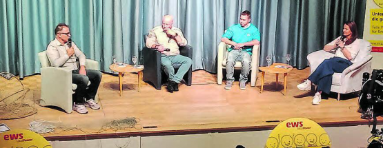 Spannende Gesprächsrunde zum Thema Hallwilersee: (v.l.) Richi Stadelmann, Peter Wyss, Pascal Renggli, Judith Wernli. (Bild: rms.)