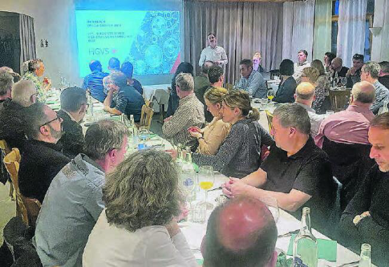 Gut besuchte HGVS-Generalversammlung: Apéro, Unterhaltung und Nachtessen sorgten für ein abendfüllendes Programm. (Bilder aw.)
