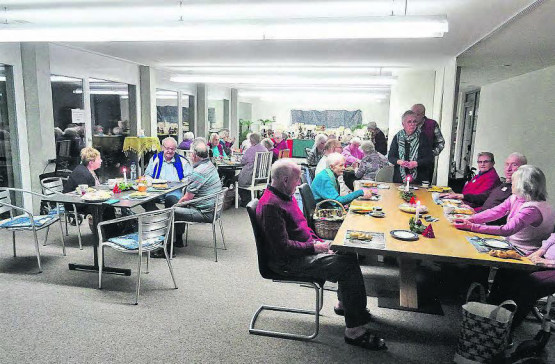 Im «Sunnepark» Oberkulm ging es gemütlich zu und her. Bald wird auch der Samichlaus den mit schönen Krippen dekorierten Gemeinschaftsraum besuchen.