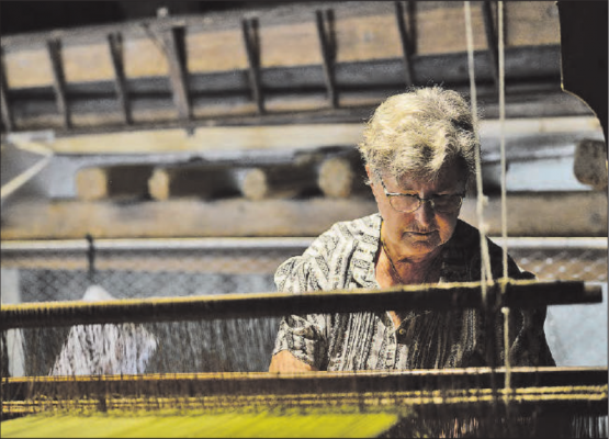 Ein Webstuhl aus einer anderen Zeit und wie er funktioniert, kann man beim Kulturplatz an der Dörflistrasse 1 entdecken. (Bild: zVg.)