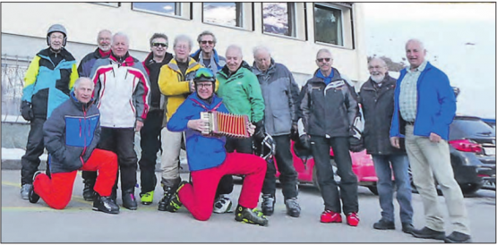 Im Hotel Cresta in Dieni am Fuss des Operalpasses: Dreizehn Turner der Männerriege Beinwil am See verbrachten ideale Schneesporttage. (Bild: zVg:)