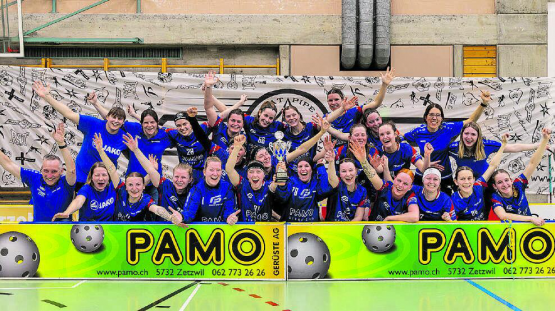 Wenig Zeit für die Feier des Gruppensiegs: Schon am Sonntag beginnen für die Damen von Lok Reinach die Playoffs. (Bild: zVg.)