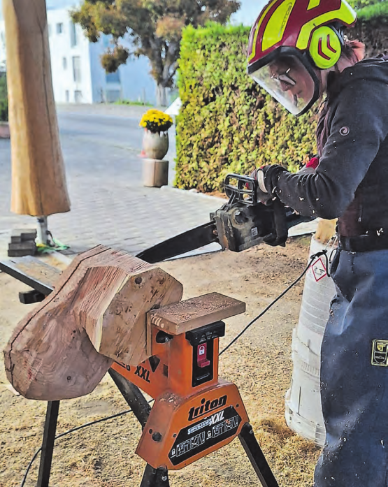 Die feinen Details brauchen höchste Konzentration und eine ruhige Hand.