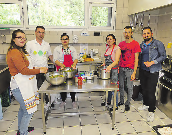 Offenes Essen: Sie präsentierten die syrische Küche; Berivan und Seuvar, Chalat und Bashir, Rashida und Eyda. (Bild: moha.)
