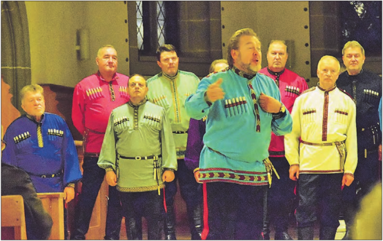 Fast jedes Mitglied wird hier zum Star: Sehr oft sorgen die Chormitglieder für einen sonoren Teppich. (Bilder: st.)