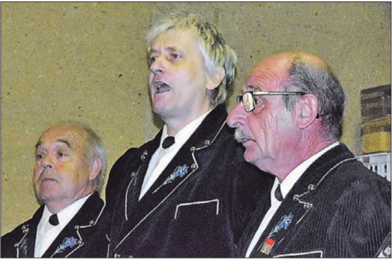 Qualitativ sehr hochstehend: Das Jodlerchörli Suhrental brillierte mit einem ausgezeichneten Solisten (Mitte).