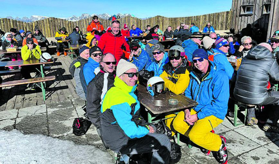 Die Männerriege Zetzwil genoss die Sonnenstrahlen und erfreute sich über den gelungenen Vereinsausflug. (Bild: zVg.)
