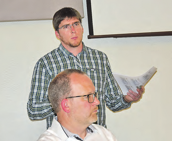 Präsentierte die Sanierung des Mehrzweckgebäudes: Gemeinderat Silvan Bärtschi nahm detailliert Stellung zu einzelnen Massnahmen. (Bilder: aw.)