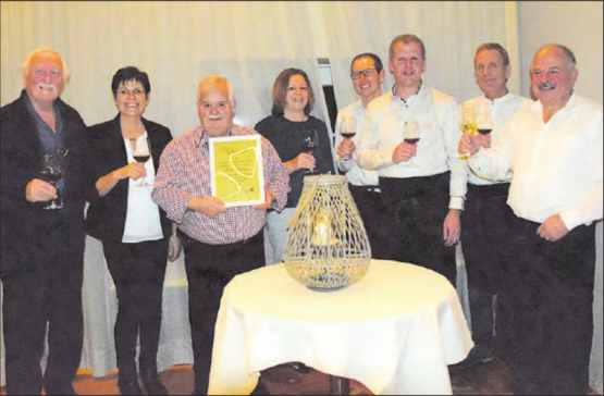 Sie leiteten die Geschicke der Bözer Reb- und Weinfreunde durch die Coronazeit: Hans Suter, Lucia Brack, Ueli Widmer, Ursi Pfister, Reto Pfister, Peter Büchli, Rolf Heuberger und Hans Amsler (v.l.). (Bilder: st.)