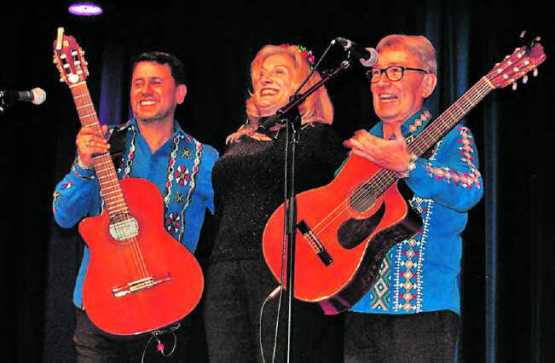 Sonne im Forum: Stücke aus verschiedensten Ländern Südamerikas begeisterten das Publikum an diesem trüben Abend umso mehr. (Bild: hh)