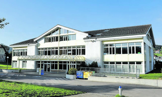Das Schulhaus «Husmatt» in Gontenschwil: Schied bei der Konzipierung der Kreisschule aargauSüd als überzählig aus.