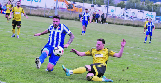 Voller Einsatz: Nach einem an Dramatik kaum zu überbietenden Saisonfinale und einem Sieg gegen Wettingen steht fest, der FC Gränichen bleibt in der 2. Liga. (Bild: Roland Jaus)