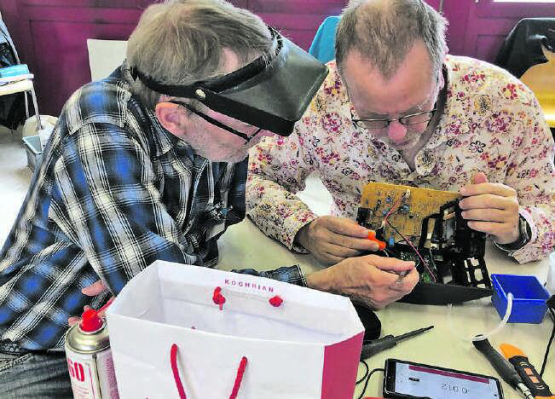 Reparieren, was sich reparieren lässt: In Schöftland startet das Repair Café in die achte Saison. (Bild: Jürg Hochuli, zVg.)