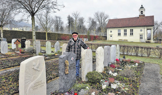 Der Wandel im Bestattungswesen geht nicht spurlos an den Friedhöfen vorbei: Maurice Perrinjaquet, langjähriger Friedhofgärtner und Totengräber von Menziken-Burg, spricht von einer landesweiten, ja europaweiten Veränderung. (Bilder: msu.)