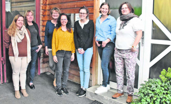 Der Sozialdienst des Bezirks Kulm hat sein Büro in Zetzwil: Mit Nicole Domedi, Claudia Pingiotti, Damaris Otten, Jasmin Beer, Leslie Däster-Sommer, Sandra Wüst und Barbara Schmidt (v.l.n.r.) präsentiert sich hier ein Teil des 18-köpfigen Teams. (Bild: hg.)