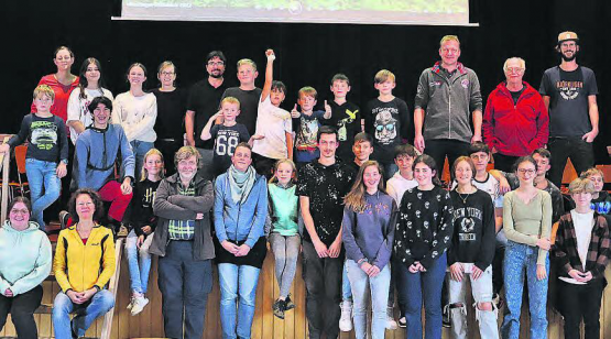 Etwas erleben und gemeinsam musizieren: was die Jugendlichen im Musiklager der Musikschule Menziken-Burg einstudiert haben, präsentieren sie nun am Adventskonzert der Musikschulen. (Bild: zVg.)