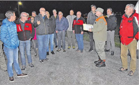 Er informierte die Gäste über den Ablauf der bevorstehenden Übung: Markus Berger, Kommandant der ZSO Suhrental-Uerkental. (Bilder: Alfred Weigel)