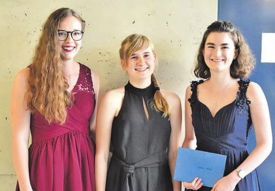 Erzielten die drei besten Abschlüsse: (v.l.n.r.) Nora-Sophia Staub aus Menziken (5.32), Salome Erni aus Hildisrieden (5,43) und Winona Amrein aus Gunzwil (5,57). (Bilder: hg.)