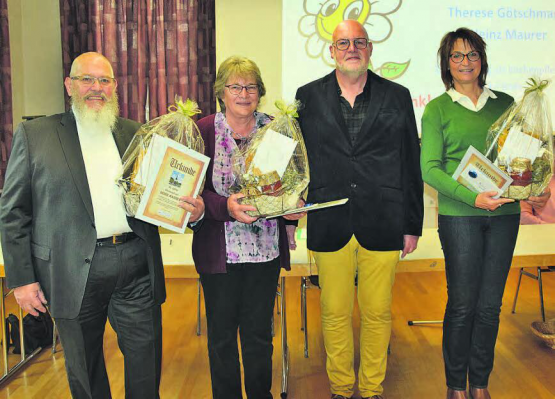 Emotionsreiche Verabschiedung: Beat Gautschi (2.v.re.) sagte «auf Wiedersehn» zu Heinz Maurer, Therese Götschmann und Karin Bolliger (v.l.). (Bild: st.)