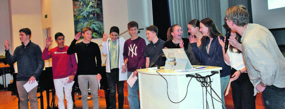 Ehrung für gute Schlussnoten: Alle – ausser einer – wollen in die Kanti. Sonja Morgenthaler interviewte die jungen Menschen am Anfang eines neuen Lebensabschnittes. (Bilder: st.)