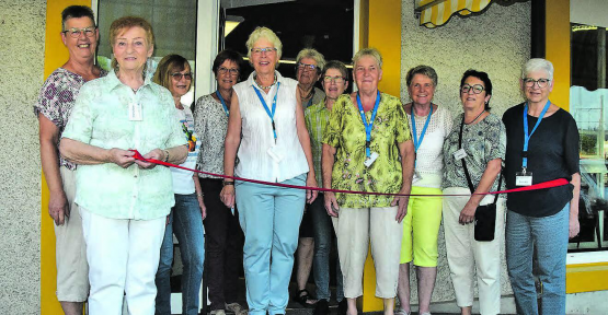 Sie opferten viele Stunden ihrer Sommerferien: Das «Brocki-Team» des gemeinnützigen Frauenvereins am Eröffnungstag der neuen Brocki. (Bilder: st.)