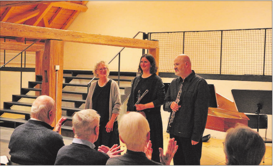Regula Grehn am Spinett, Franziska Németi mit ihrer Violine und Oboist Robert Mössinger verzauberten mit stimmungsvollen Barockstücken von unbekannten und bekannteren Komponisten. (Bild: Janine Flückiger)