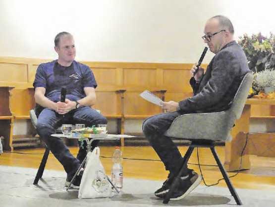 An der Firobe Chile fand ein interessantes und aufschlusseiches Interview mit Landwirt Lukas Gautschi statt. (Bild: Elsbeth Häfeli)