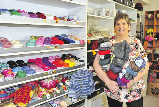 Die «Handarbeit» zum Geschäftsmodell gemacht: Ruth Hauser führte während 42 Jahren das «Wulle-Hus 22» in Reinach. (Bilder: msu.)