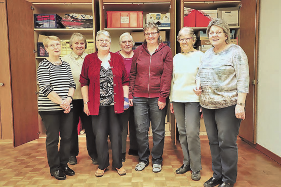 Die Missionsgruppe Holziken traf sich «offiziell» ein letztes Mal vor dem Bazar von morgen Samstag (v.l.): Edith Fasler, Elsbeth Fischer, Georgette Lüthy, Ursula Lienhard, Sonja Kyburz, Marlies Roth und Ruth Hunziker. Es fehlen Paula Hasler, Käthi Erismann, Monika Kilchenmann und Annemarie Oppliger. (Bilder: Remo Conoci)