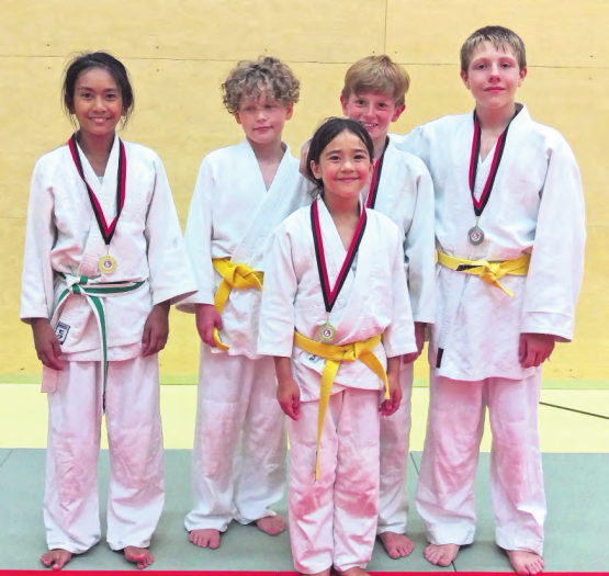 Die erfolgreichen jungen Judokas: (v.li.) Angel Mae Brupbacher, Lias Tschopp, Ana Mae Brupbacher, Leandro Hunziker und Marco Daetwyler. (Bild: zVg.)